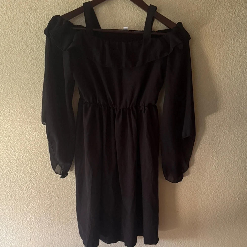 Girl’s Elegant Black Off-Shoulder Kids Dress - Picture 2 of 5